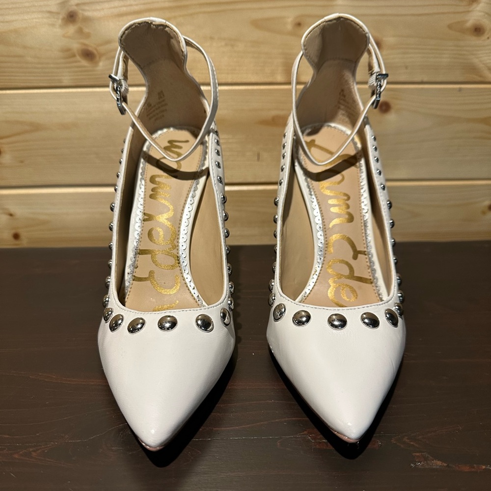BNWT Sam Edelman Helen white pumps with silver studs size 5 1/2.